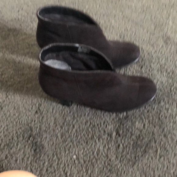 Black suede women's 6 booties - Picture 4 of 5